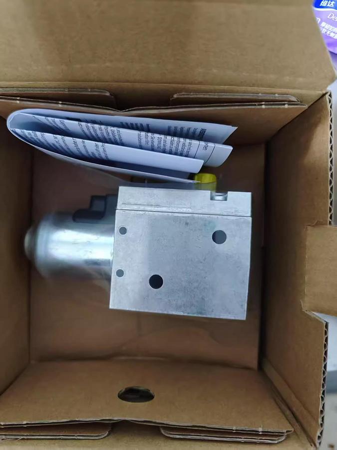 KIP INC. 2X242 24VDC 7 WATTS .086 ORIFICE PNEUMATIC VALVE NEW