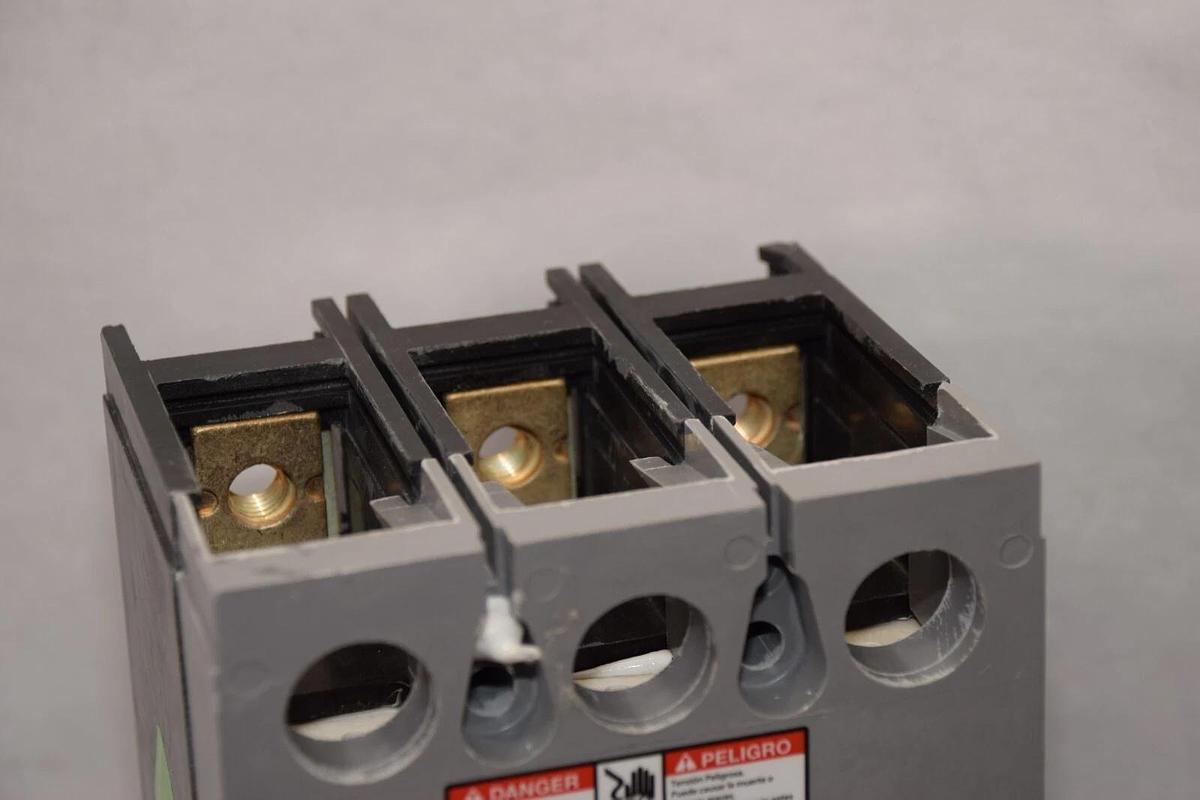 Used SIEMENS / SENTRON HHFXD63B150 150A Amp Series A 600V 3Pole Circuit Breaker