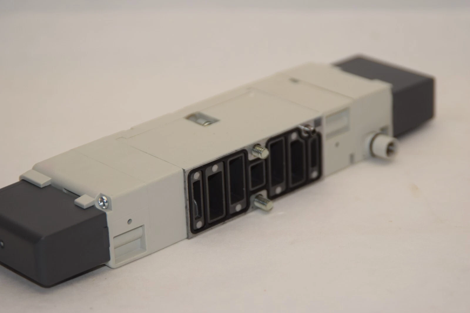 (NEW) SMC VSS8-4-FIG-D-3VZR 0-1.0MPa / 0.15-1.0MPa Solenoid Valve
