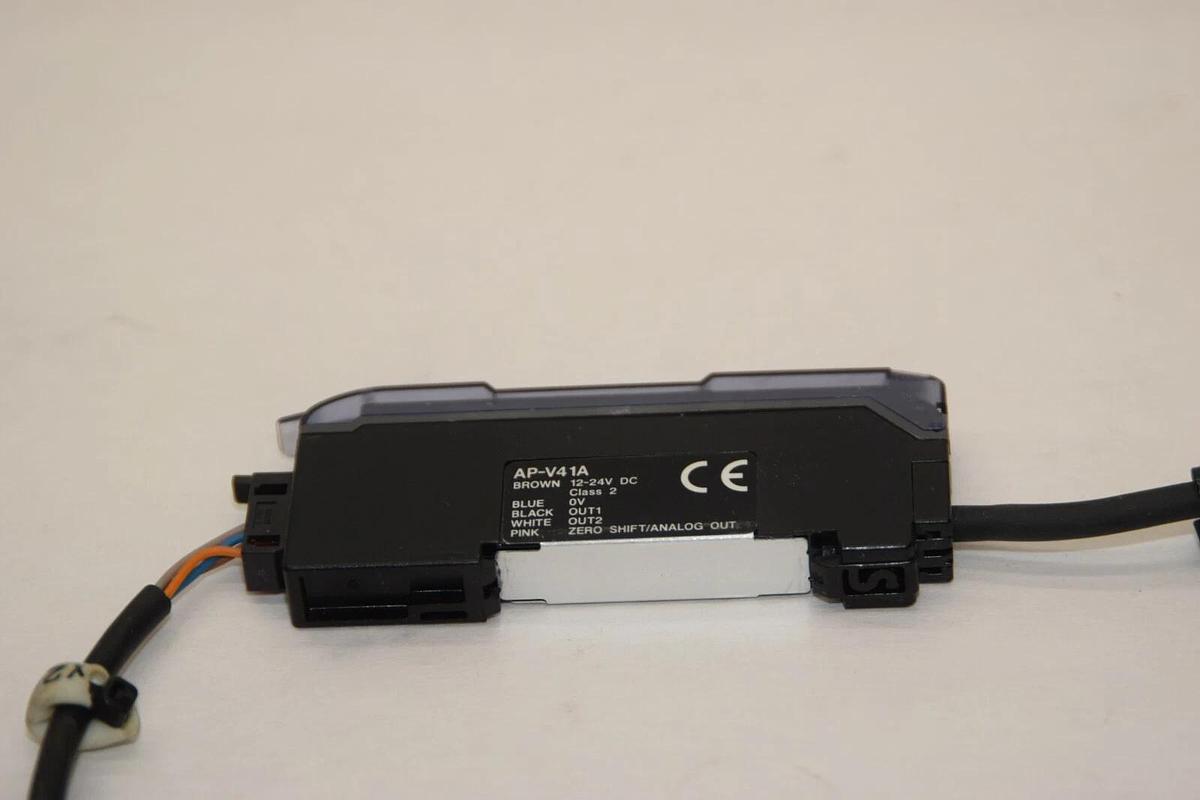 Used KEYENCE CORPORATION AP-V41A APV41A 12-24Vdc Fiber Optic Sensor Amplifier