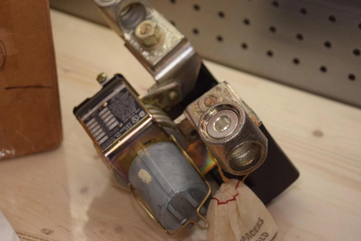 NEW IN BOX ALLEN BRADLEY 810-A26B INVERSE TIME MAGNETIC OVERLOAD RELAY