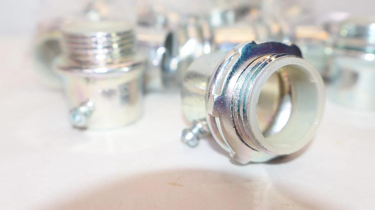 (NEW - Lot of 18) 1" Set Screw Connector Conduit Fitting