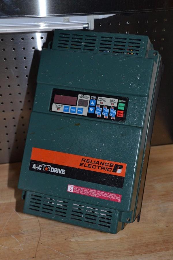 Used RELIANCE ELECTRIC 2GU41001 AC VS DRIVE GP-2000 460V 2.5A 50/60HZ 3Phase