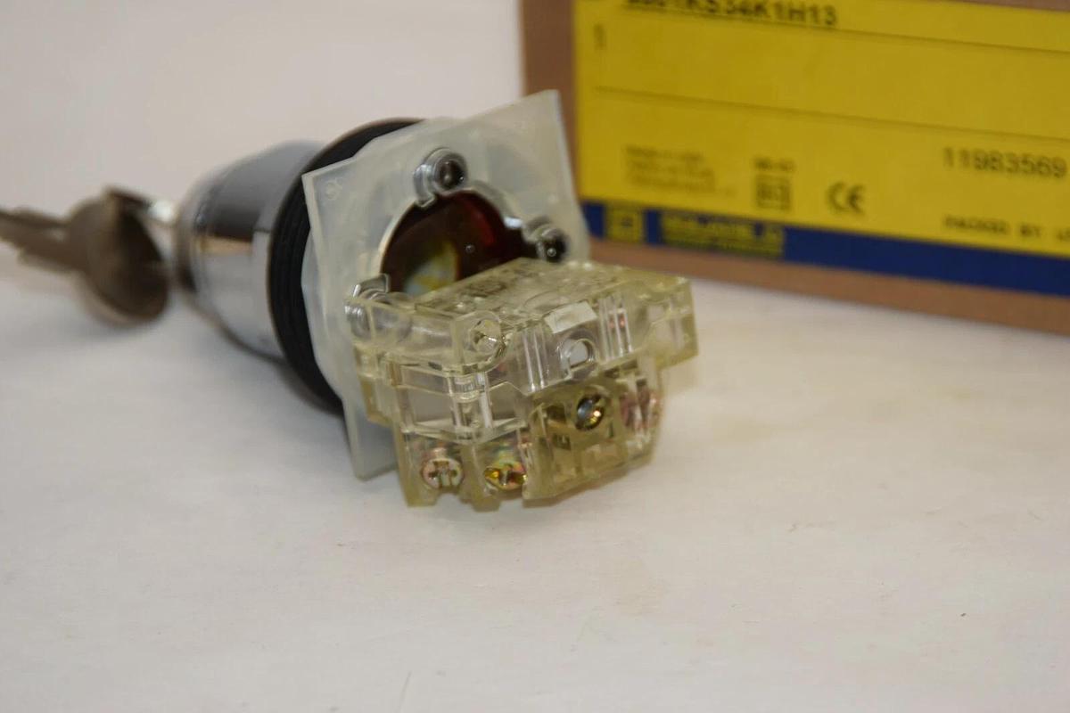 (NEW) SQUARE D 9001KS34K1H13 Key Operated Selector Switch