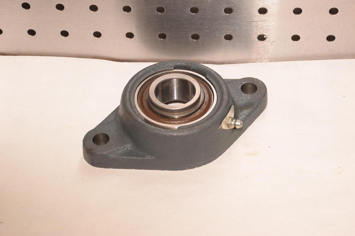 BCA TNR 1-1/8R TNR1-1/8R 1-1/8" FLANGE BEARING NEW