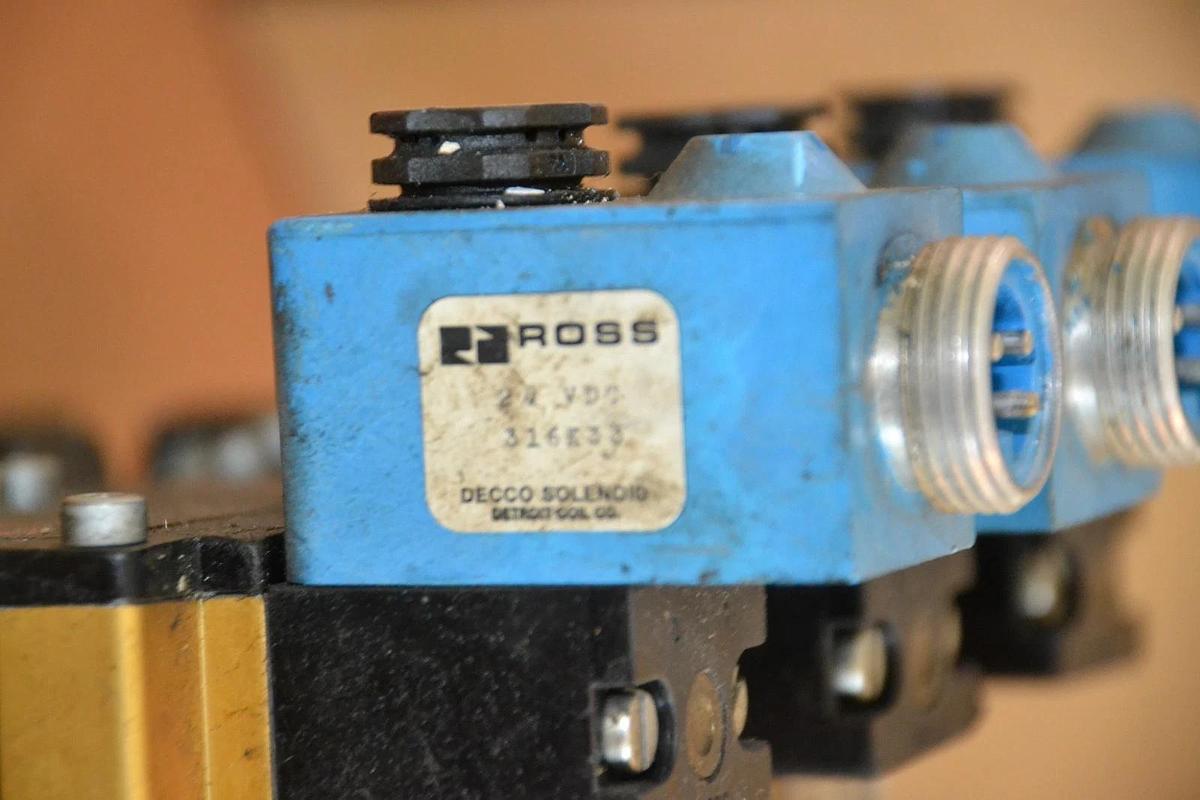 Used Ross Solenoid Valve Manifold (2) W6077B3431 (1) W6076B3437 (3) 665K91 Base