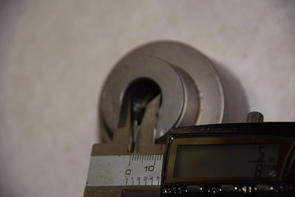 ZERO-MAX 5/8" BORE END OF SHAFT MOUNT BUSHED BORE HOUSING NEW