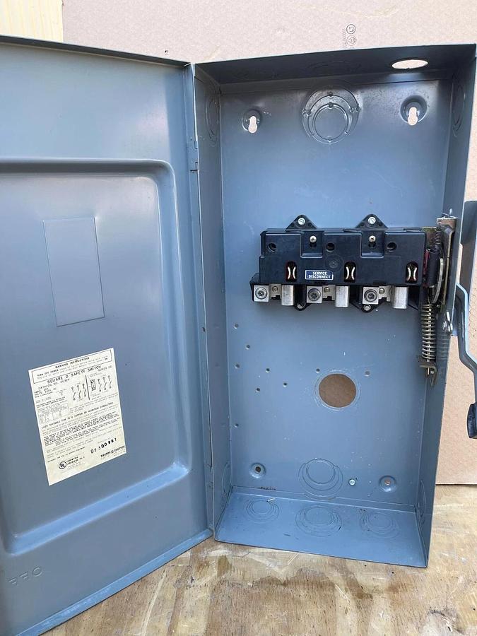 Used Square D Gen Duty Safety Switch DU324 Ser E2 200amp 200 A 200A 240v NON-FUSED