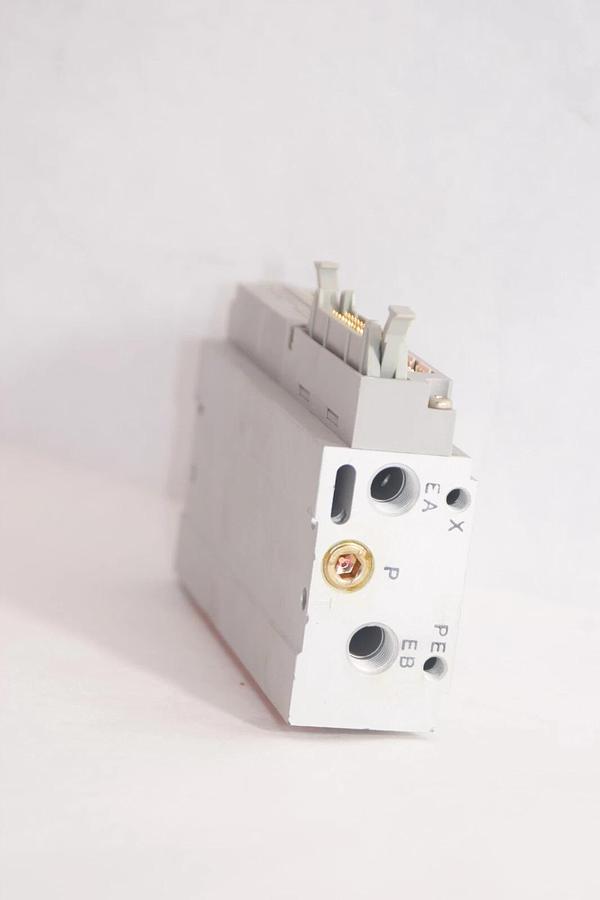 (NEW) SMC SS5Y3-42P-08-N3T Bar Stock Manifold