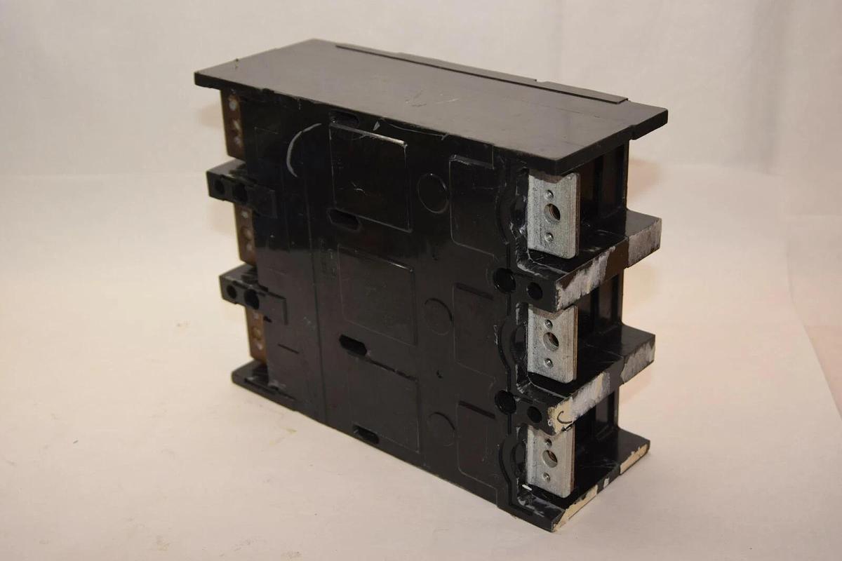 Used GENERAL ELECTRIC TJD432300 E11592-R 300A 300 A Amp 240V Circuit Breaker