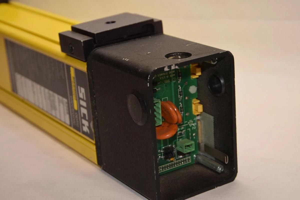 Used SICK Light Curtain AGSS 450-1111 441mm 50/60Hz AGSS4501111 *No End Cap*