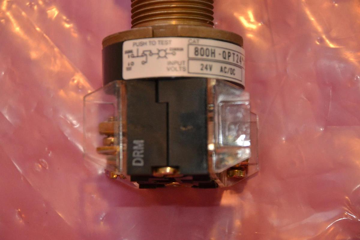 ALLEN BRADLEY PILOT LIGHT 800H-QPT24G 800H QPT24 800HQPT24G GREEN SER. C  NEW