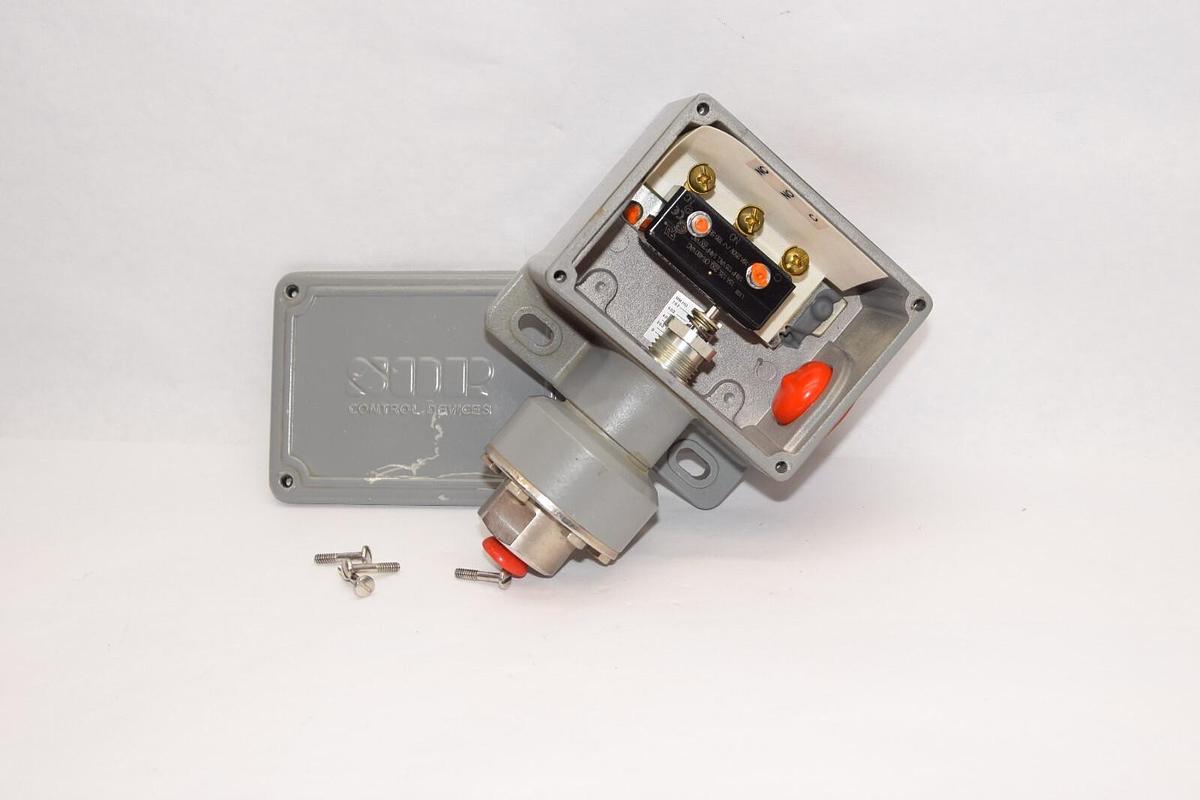 (NEW) SDR 54NN-K116-N4-C1A-30-0 IN HG 750psi 1000psi Pressure Switch