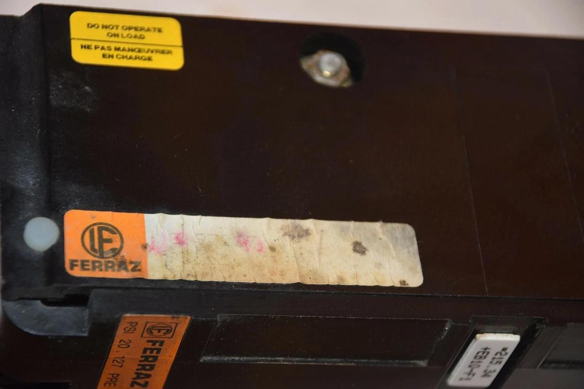 Used FERRAZ SHAWMUT 3-97227 397227 FUSE BLOCK WITH (2) S0867 40A FUSE