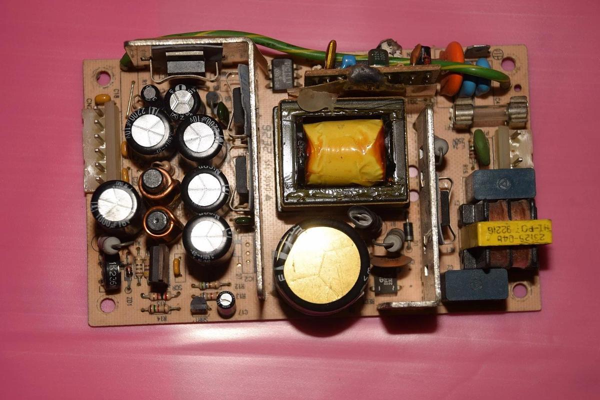 Used ASTEC RBT42 100-240V INPUT 5V / 12V OUTPUT POWER SUPPLY