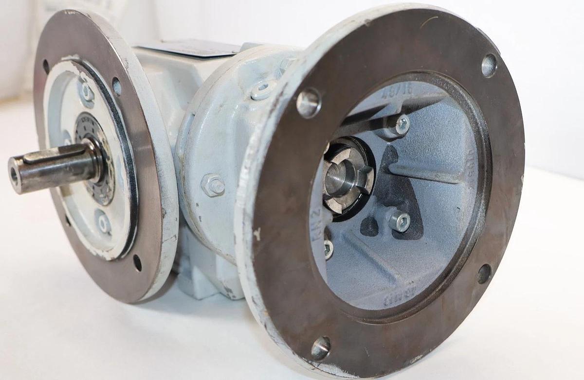 SEW-EURODRIVE Gearbox Gear Reducer SF37 AM56 SF37AM56 1750rpm 80.96 (NOS)