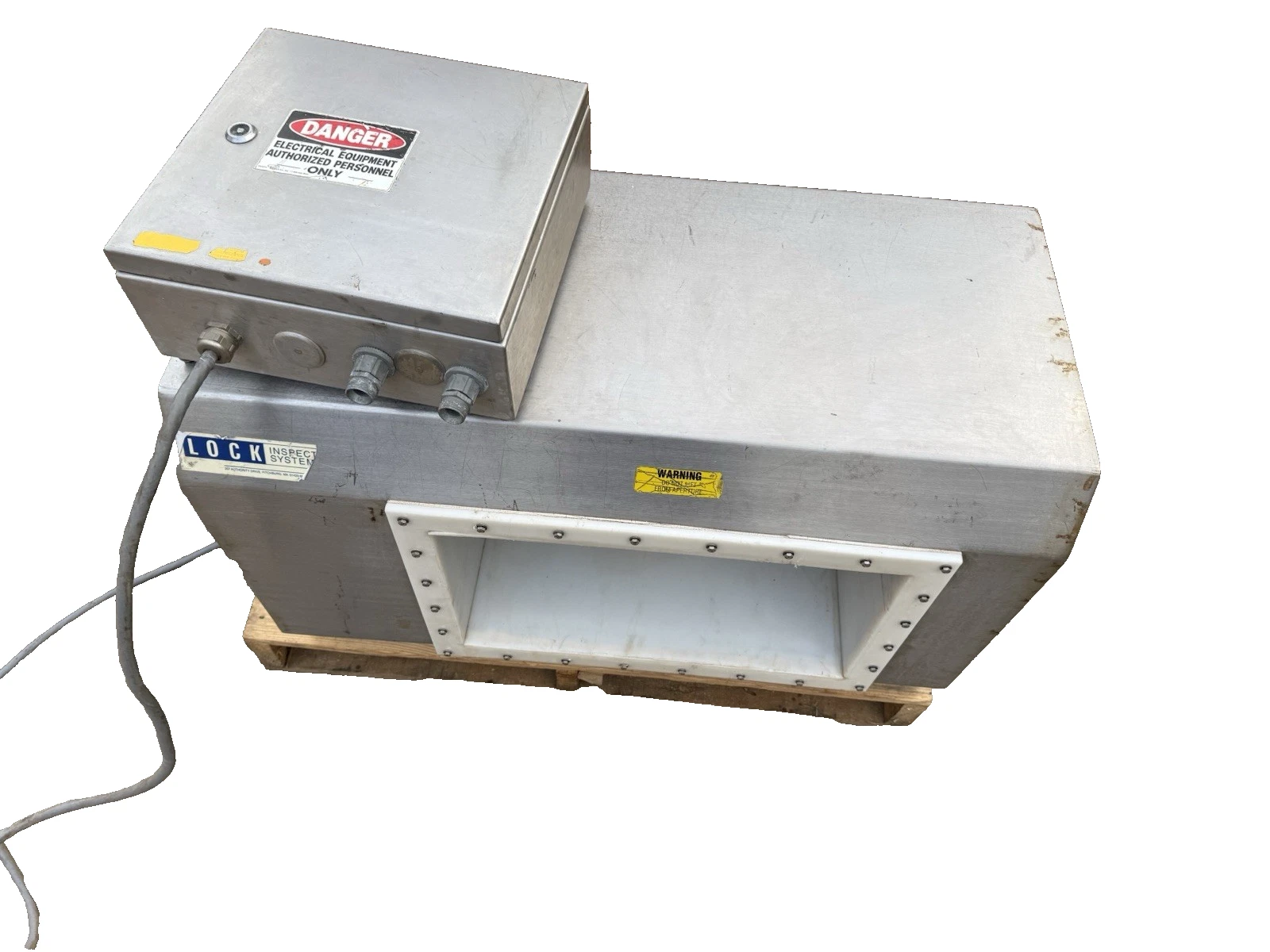 Used Lock Inspection Systems MET30+ Metal Detector for Conveyor 19-1/2" X 11-1/2"