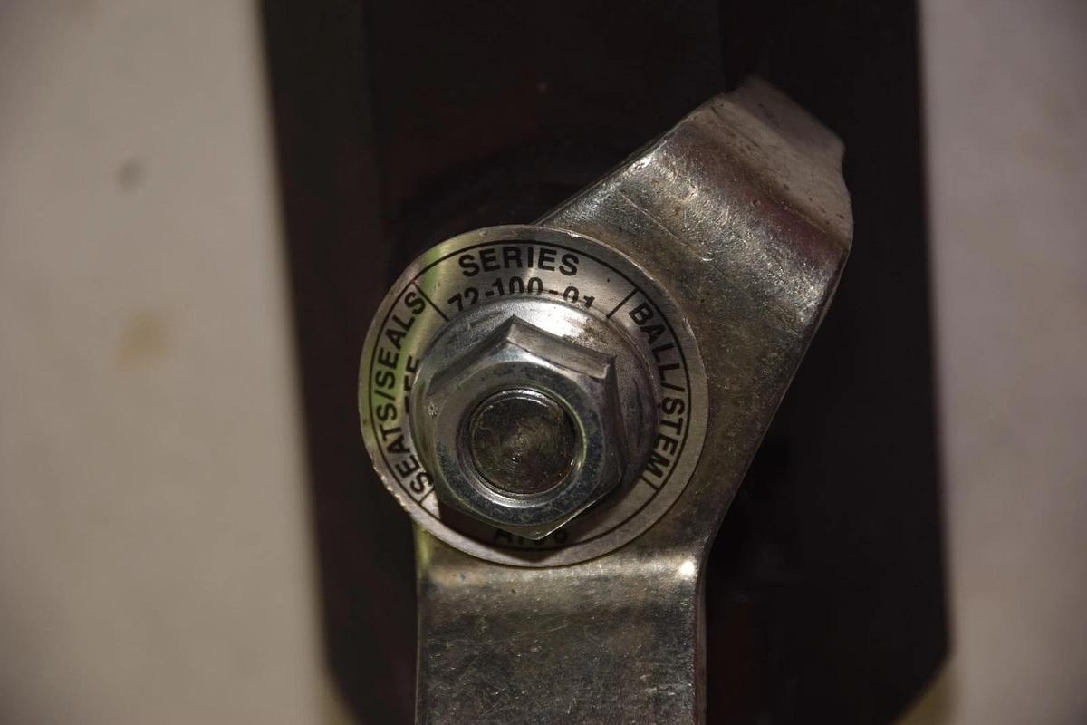 APOLLO 72-100-01 A108 FEMALE BALL VALVE 1" NPT NEW