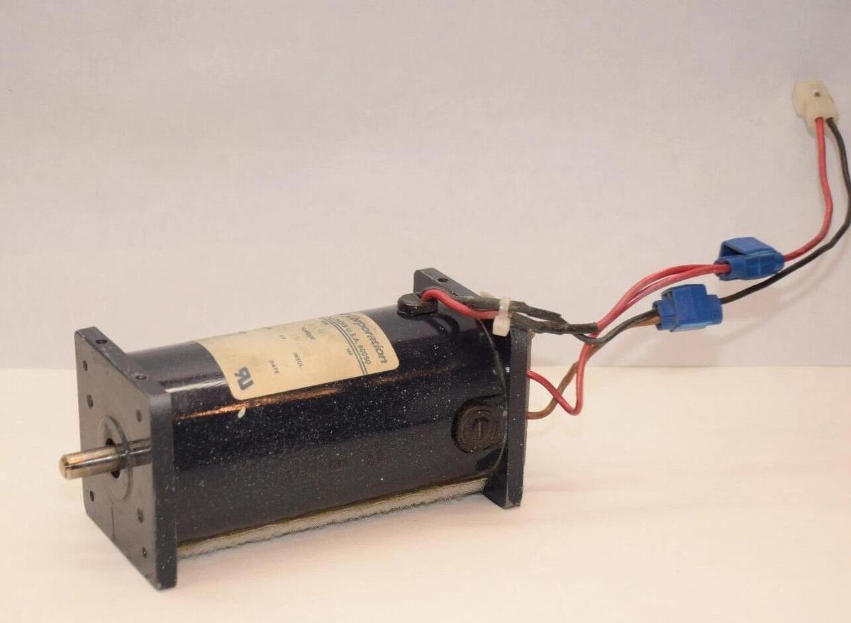 Used RAE Corporation Servo Motor 242316 115vdc TENV  36in oz 1980rpm