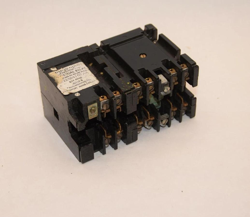 Used GENERAL ELECTRIC GE Relay CR122A06102AA 115V 60Hz Series A Industrial Relay
