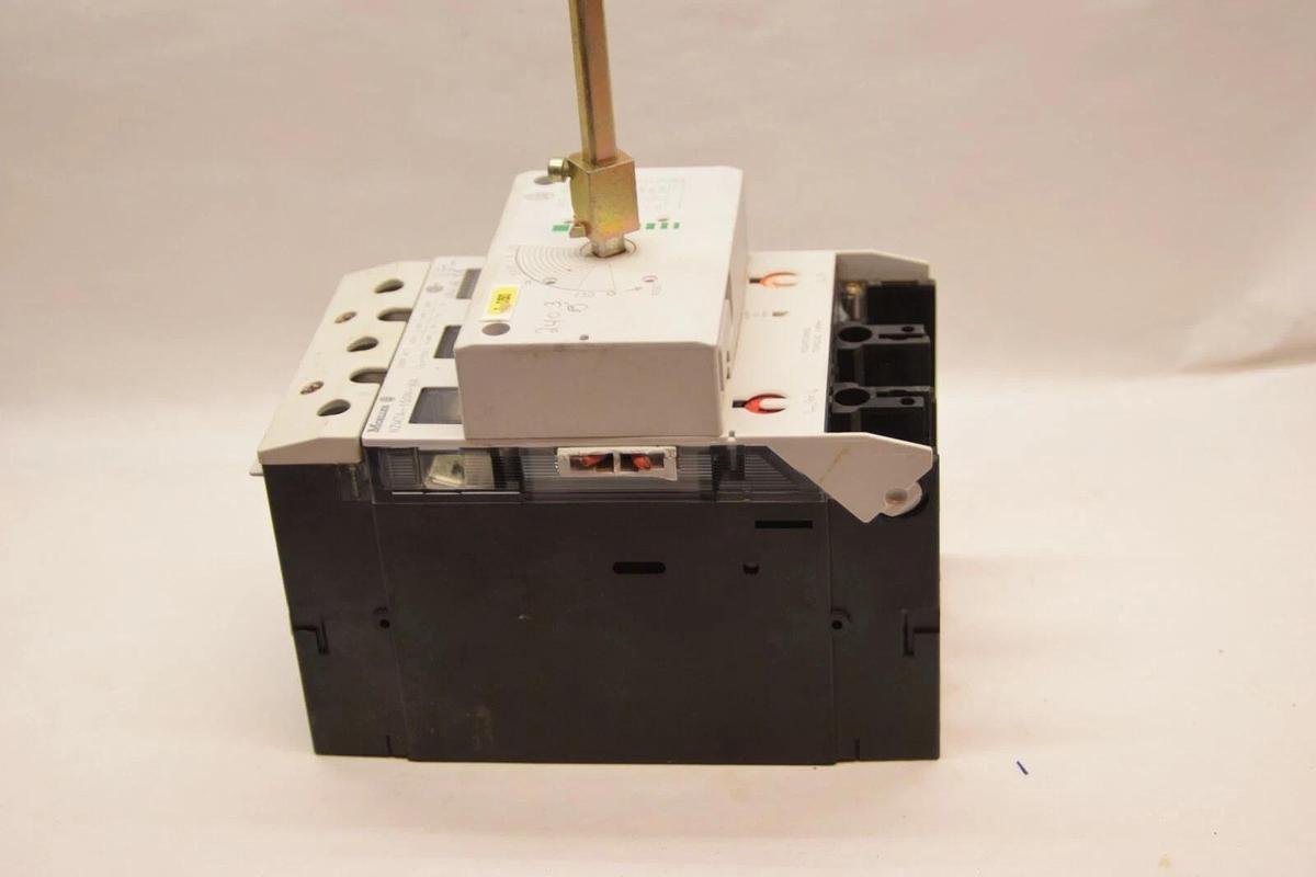 Used KLOCKNER MOELLER Breaker NZM7A-150N-NA 150A 150 Amp A w/ DAOV-NZM7