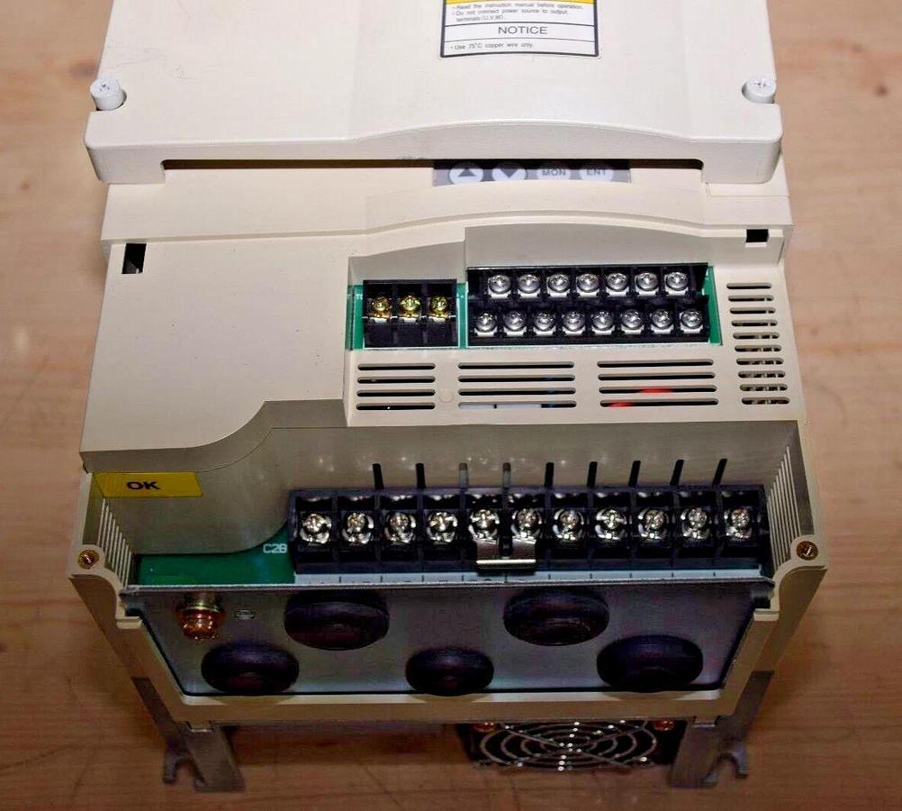 Toshiba VFS5-5020UPH Transistor Inverter AC Drive 2.1A 1Hp 575V 2 KVA 1HP (NEW)