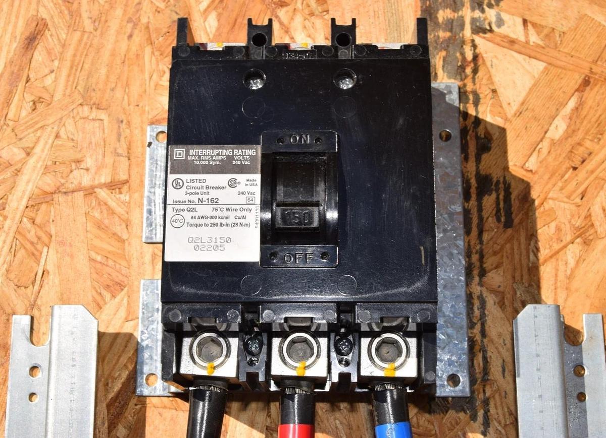 Used Square D 42 Circuit Main Lug Panelboard Interior NQOM442L225CNLB 225A  150A main