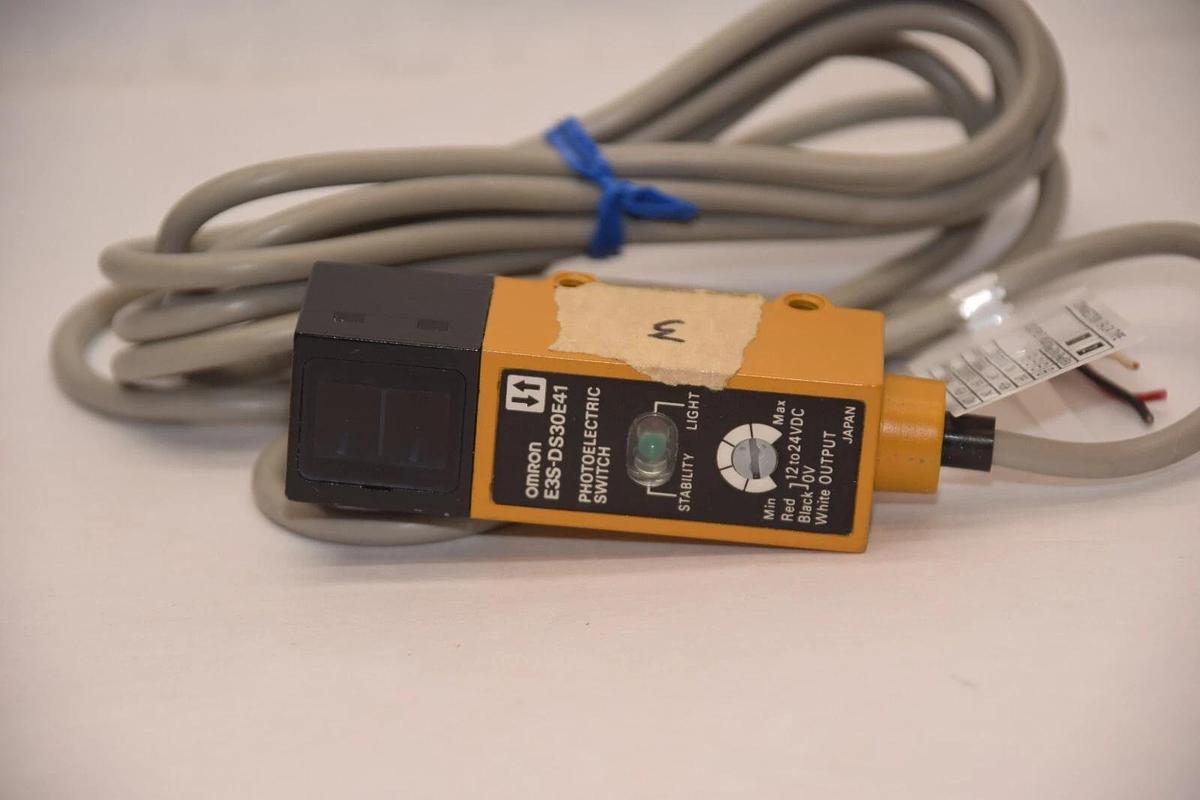 (NEW) OMRON E3S-DS30E41 12-24Vdc Photoelectric Switch