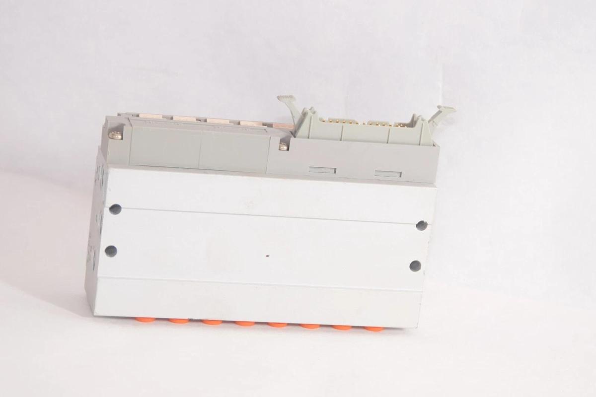 (NEW) SMC SS5Y3-42P-08-N3T Bar Stock Manifold