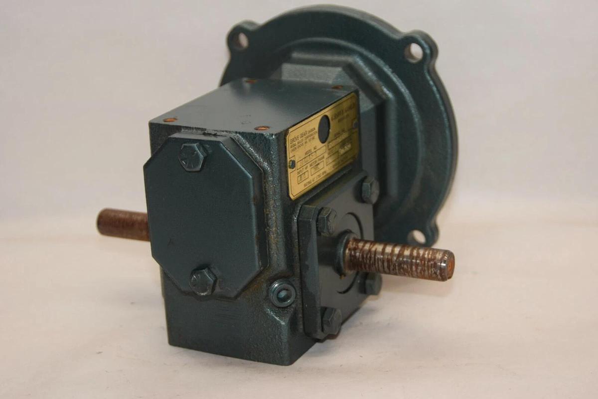 (NEW) GROVE GOLD DIVISION Dual Gear Reducer BMQ213-1 0.871Hp 7.5:1 1750rpm 56c