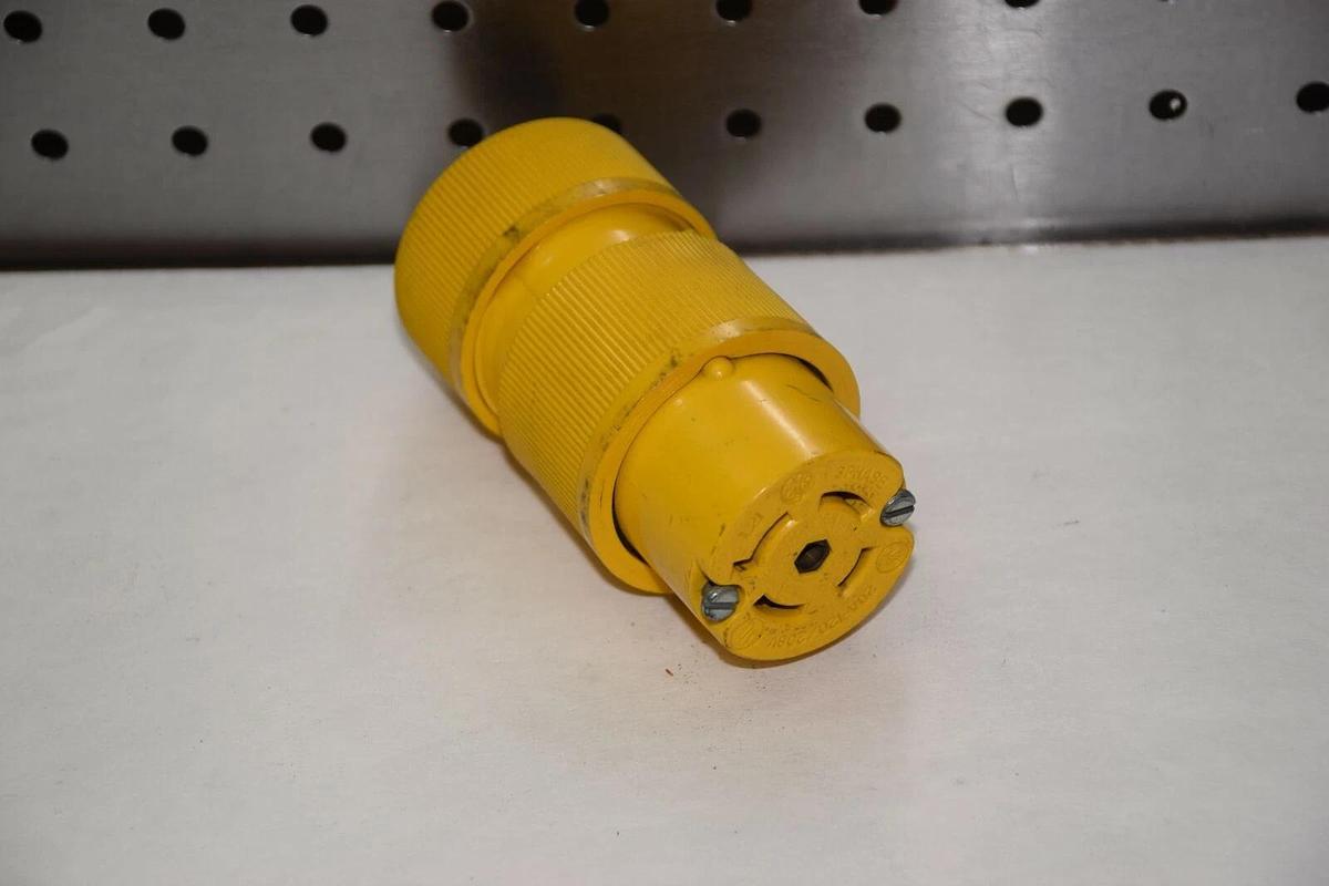 GE GENERAL ELECTRIC L21 20A 120/208V 3 PHASE FEMALE LOCKING PLUG NEW