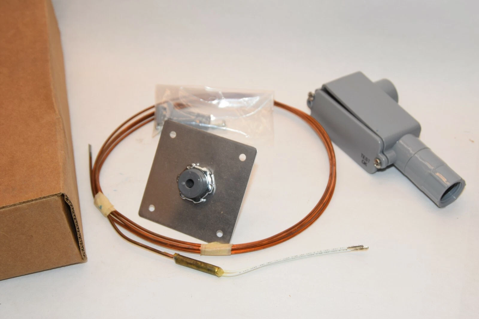 (NEW) JOHNSON CONTROLS TE-6315P-1G 1000Ω Element 8' Temperature Sensor