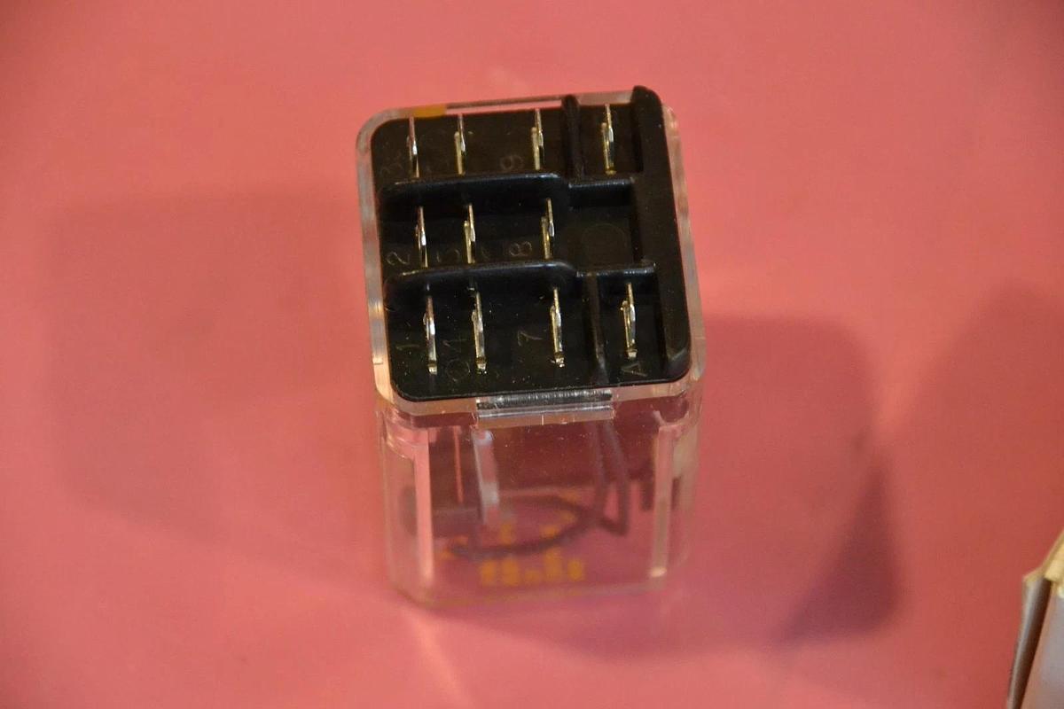 SQUARE D RELAY 8501 KUD13P14V53 8501-KUD13P14V53 SER. C 24V 3 PDT 10A NEW