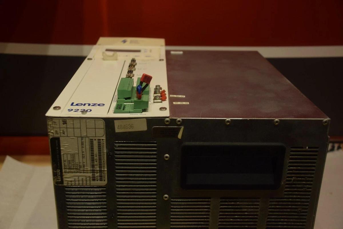 Used LENZE Drive 9220 TYPE 33.9227_E  00357366  33.9227 E  357366  4/7142/06020