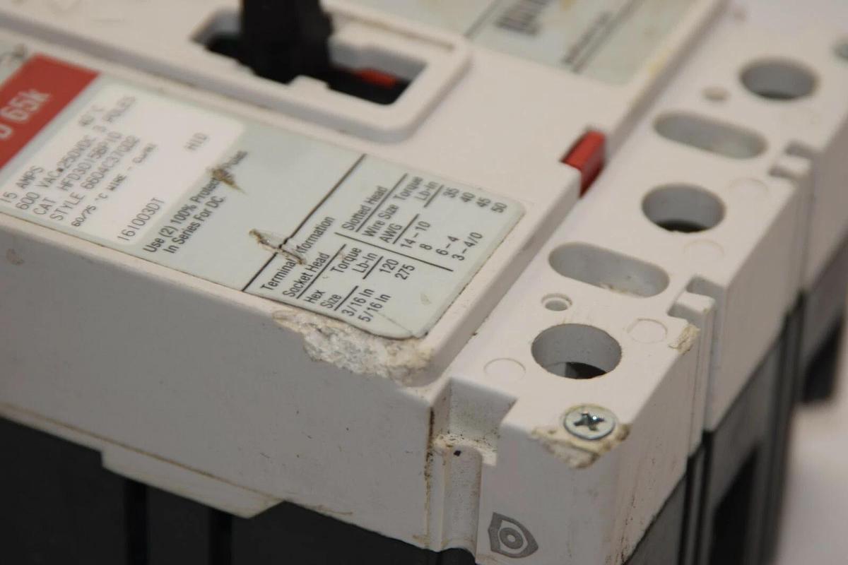 (NEW) EATON CUTLER HAMMER HFD3015BP10 15A 15 Amp A 3P 600Vac Breaker *Chip*