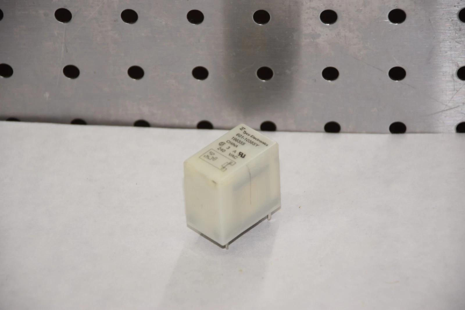 TYCO ELECTRONICS 601-1038SY 196355 3A 240VAC RELAY NEW