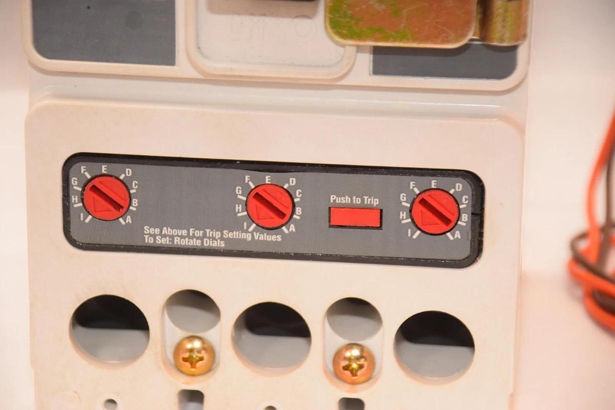 (NEW) EATON HMCP250A5CL04T26 250A 250 Amp 3P Series C Circuit Breaker