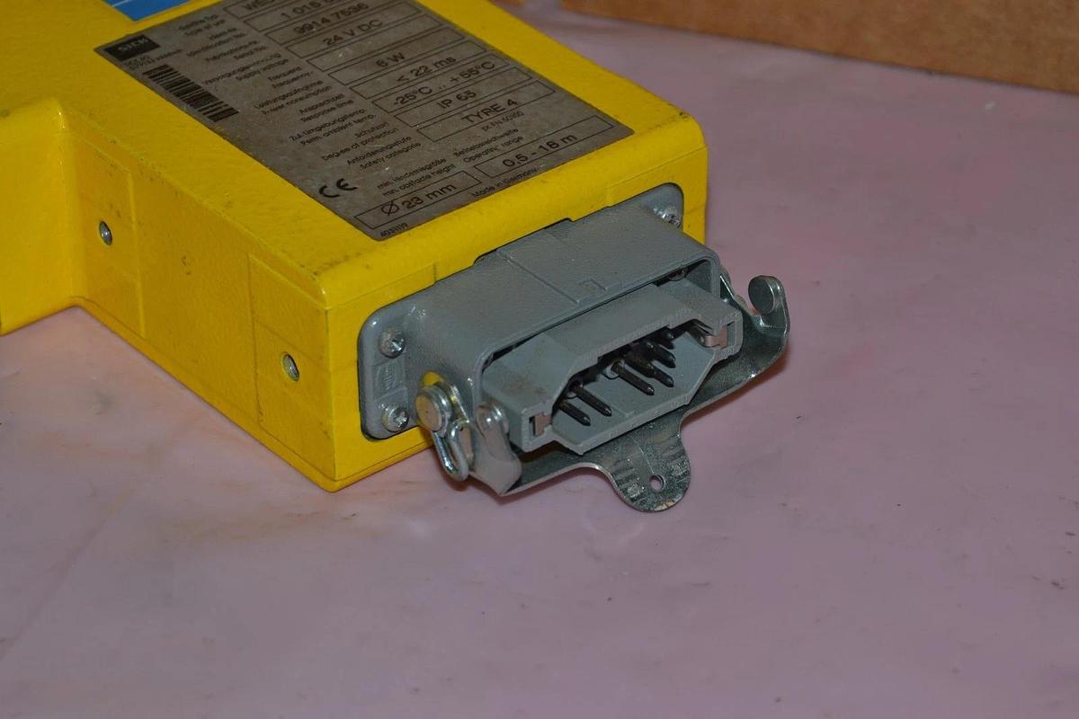 Used Sick Optic Electronic Sensor Scanner WEU 26/2-134 1 015 839  24vdc Range: .5-18m