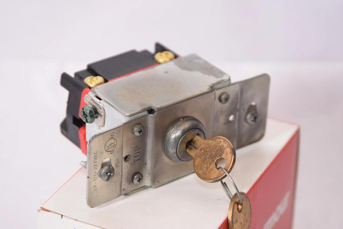 PASS & SEYMOUR PS20AC4-KL 20A 120/277Vac Four Way Key Switch (NEW)