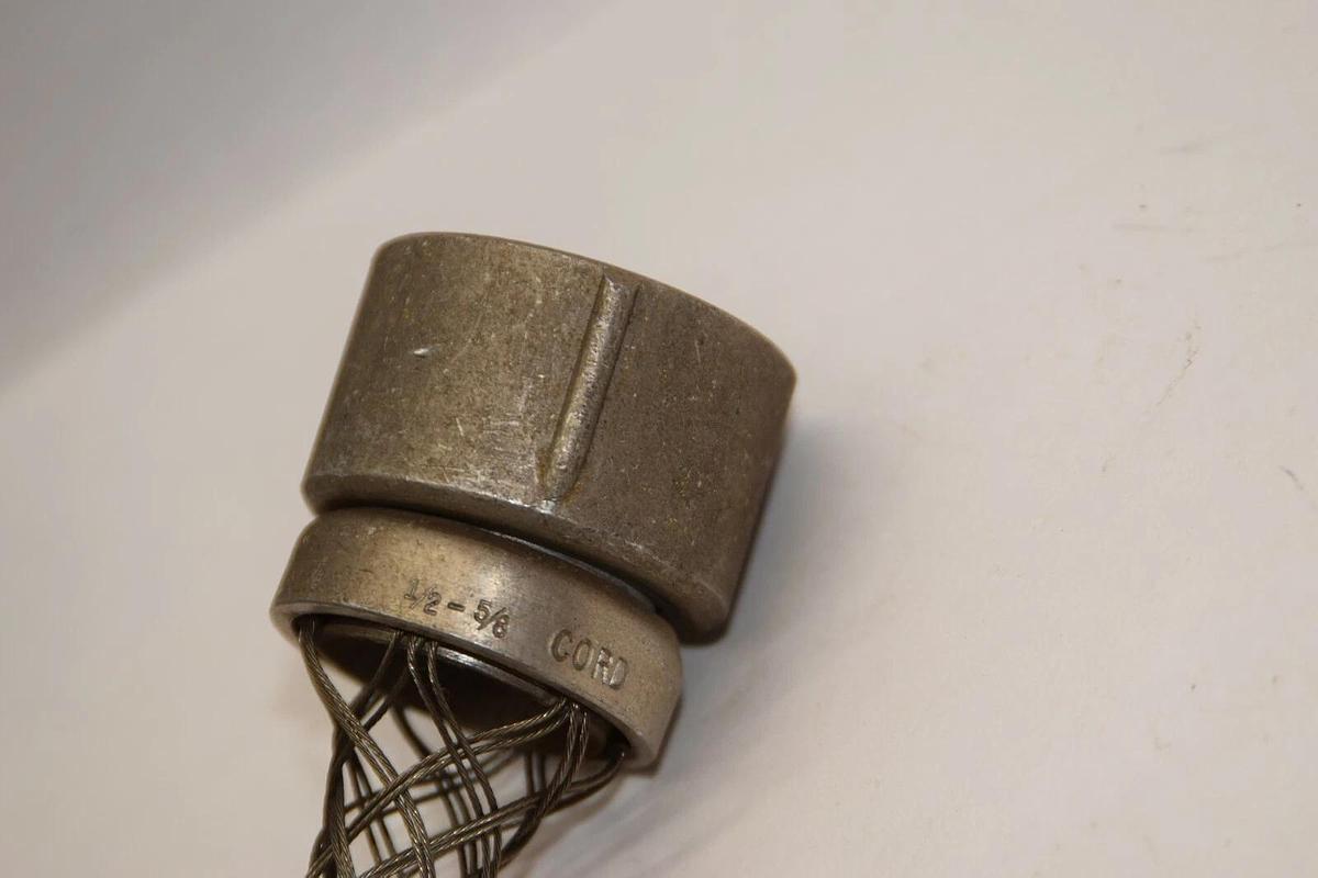 (NEW - Lot 2) ECONOMY GRIP NORWALK 1/2-5/8 1/2" App. 7" Strain Relief Grip Cord