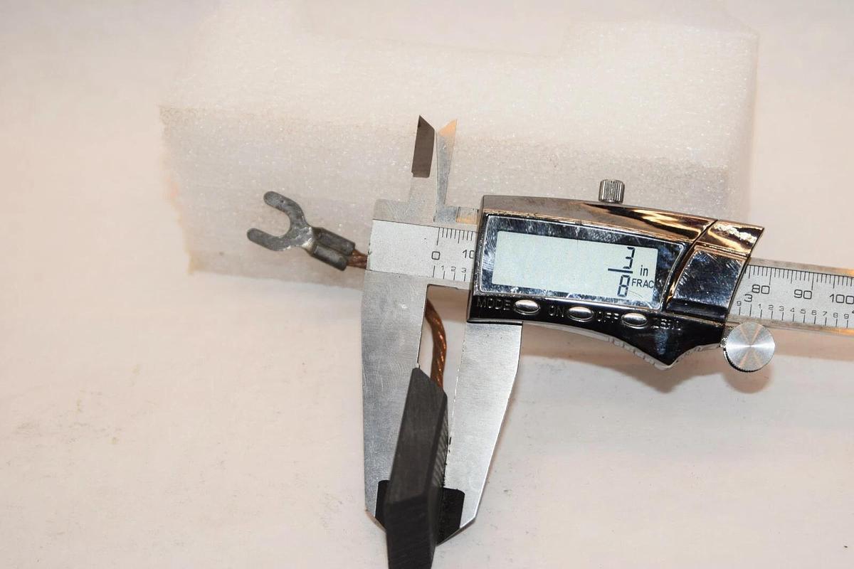 (NEW) SOUTHERN 150 #150 1-3/8" x 3/8" Carbon Brush