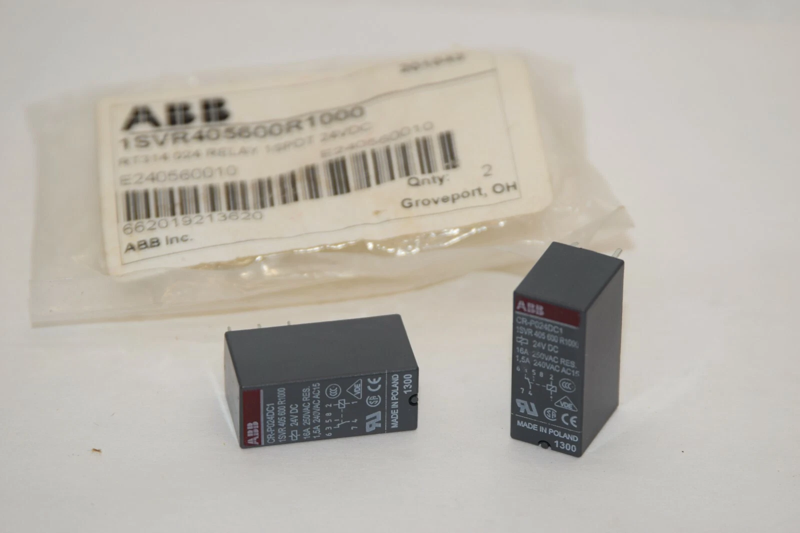(NEW - Lot of 2) ABB 1SVR405600R1000 24Vdc Relay