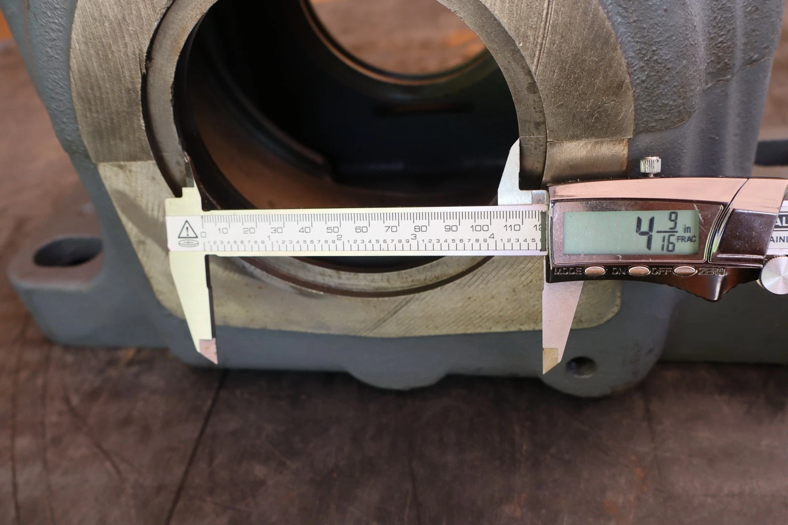 Refurbished Link-Belt Pillow Block HOUSING 4-Bolt 4-9/16" 4 9/16" Cast Iron (Refurbished)