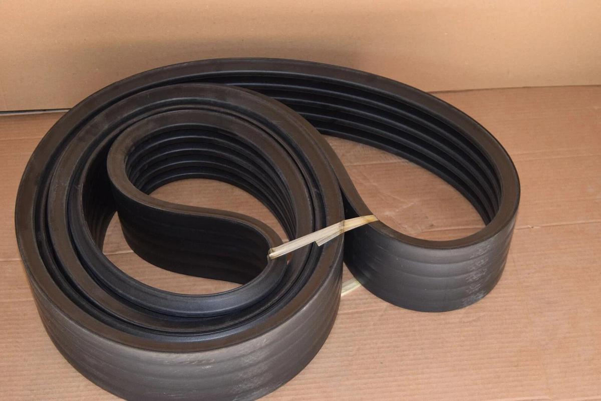 (NEW) GATES 9387-5265 5/8V2650 Super HC Powerband Belt  USA