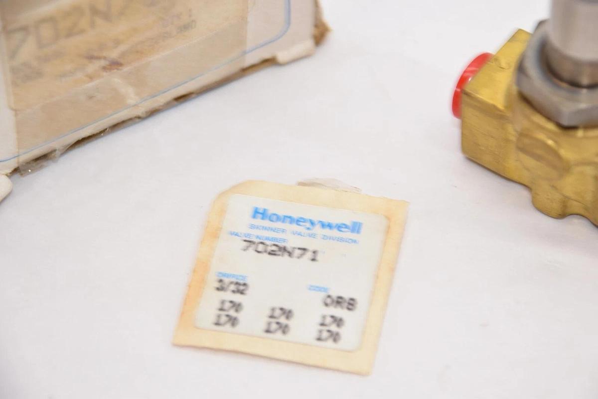 (NEW) HONEYWELL / SKINNER 702N71 3/32" Orifice Valve