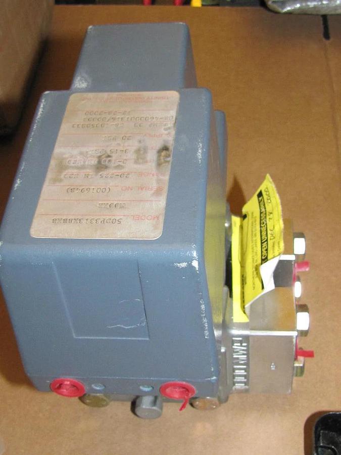 MOORE PRESSURE TRANSMITTER 50DP3313XBBXB New NOS