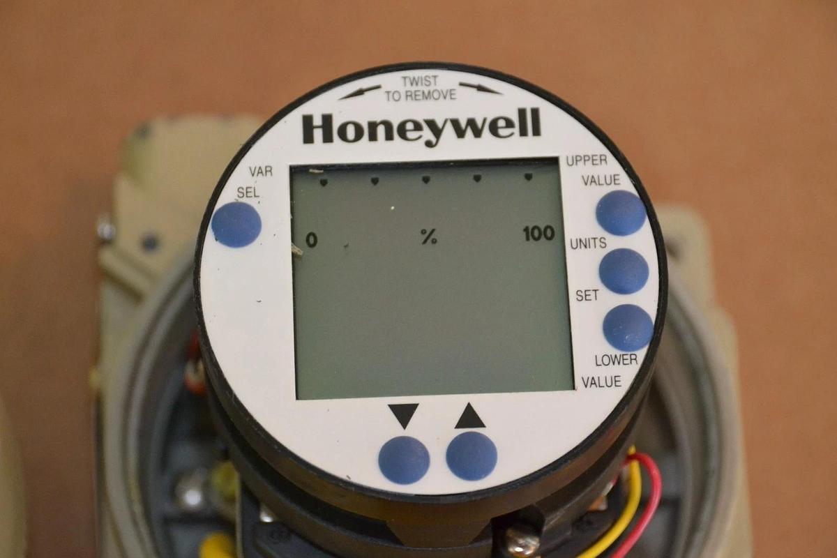 Used Honeywell STT 3000 Smart Temperature Transmitter STT35F-0-EPFM-0000-SB000EF-0DC