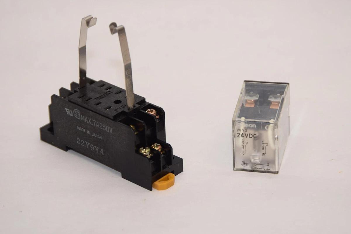 Used OMRON MY2 24Vdc 10A Relay With Base 22Y9Y4 , 7A 250V