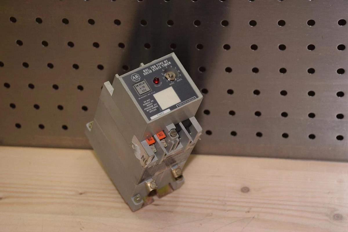 ALLEN BRADLEY 700 Type RT Solid State Timer 700-RT20C200A1 Ser.B 110-120v Coil