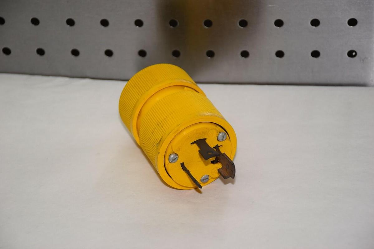 NEW GE GENERAL ELECTRIC L10 30A 125/250V LOCKING PLUG